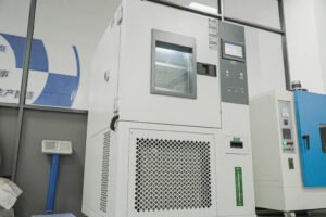 Constant humidity and temperature test chamber