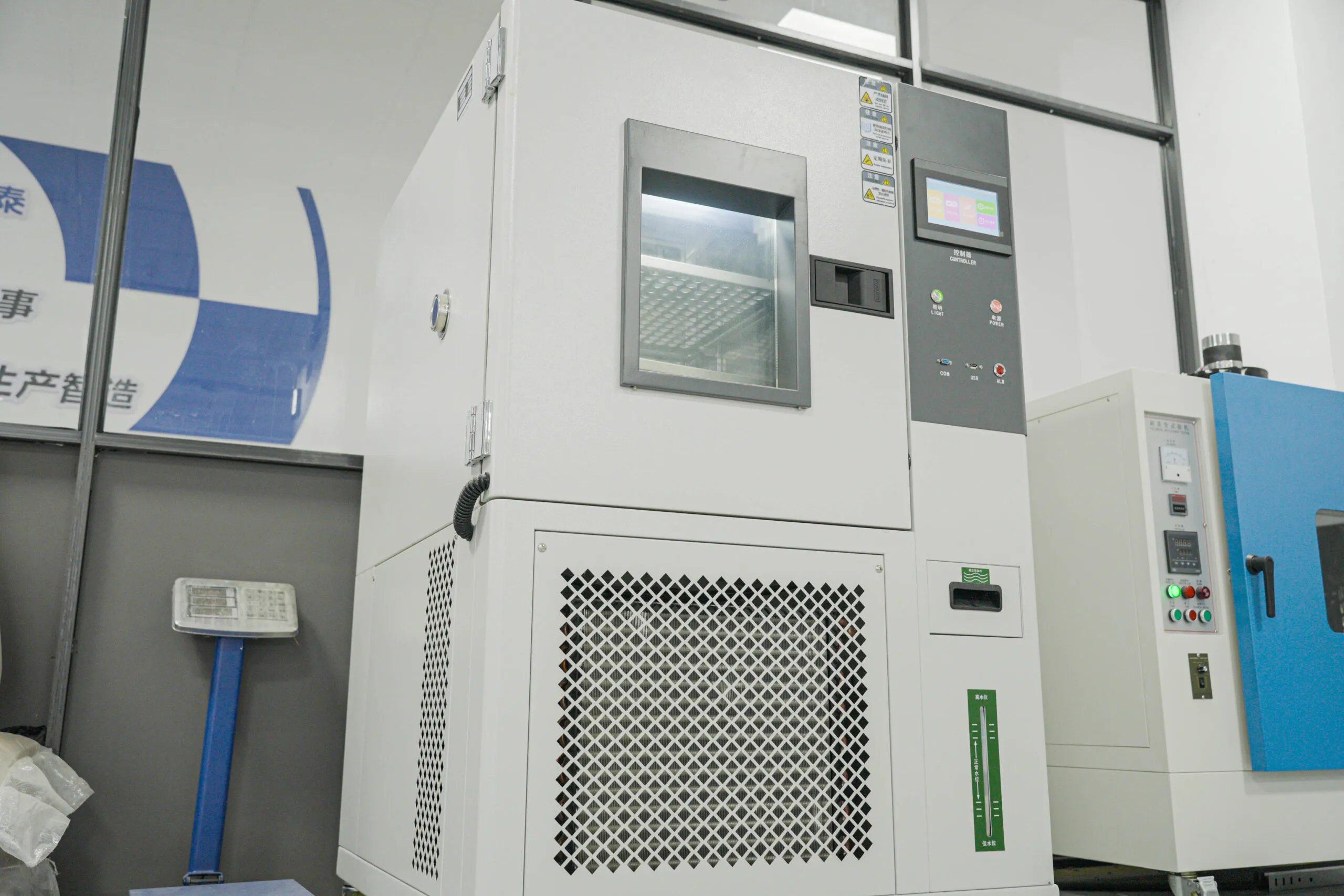 Constant humidity and temperature test chamber